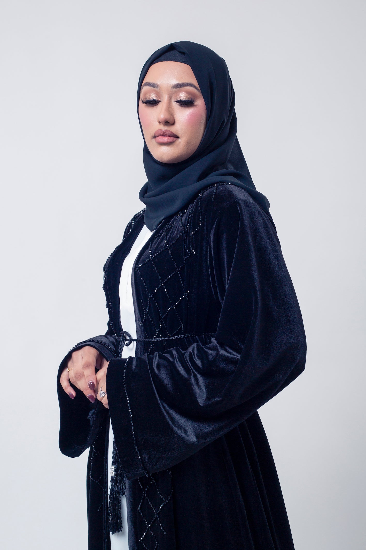 Winter Elegance: Embrace the Chill with Velvet Abayas