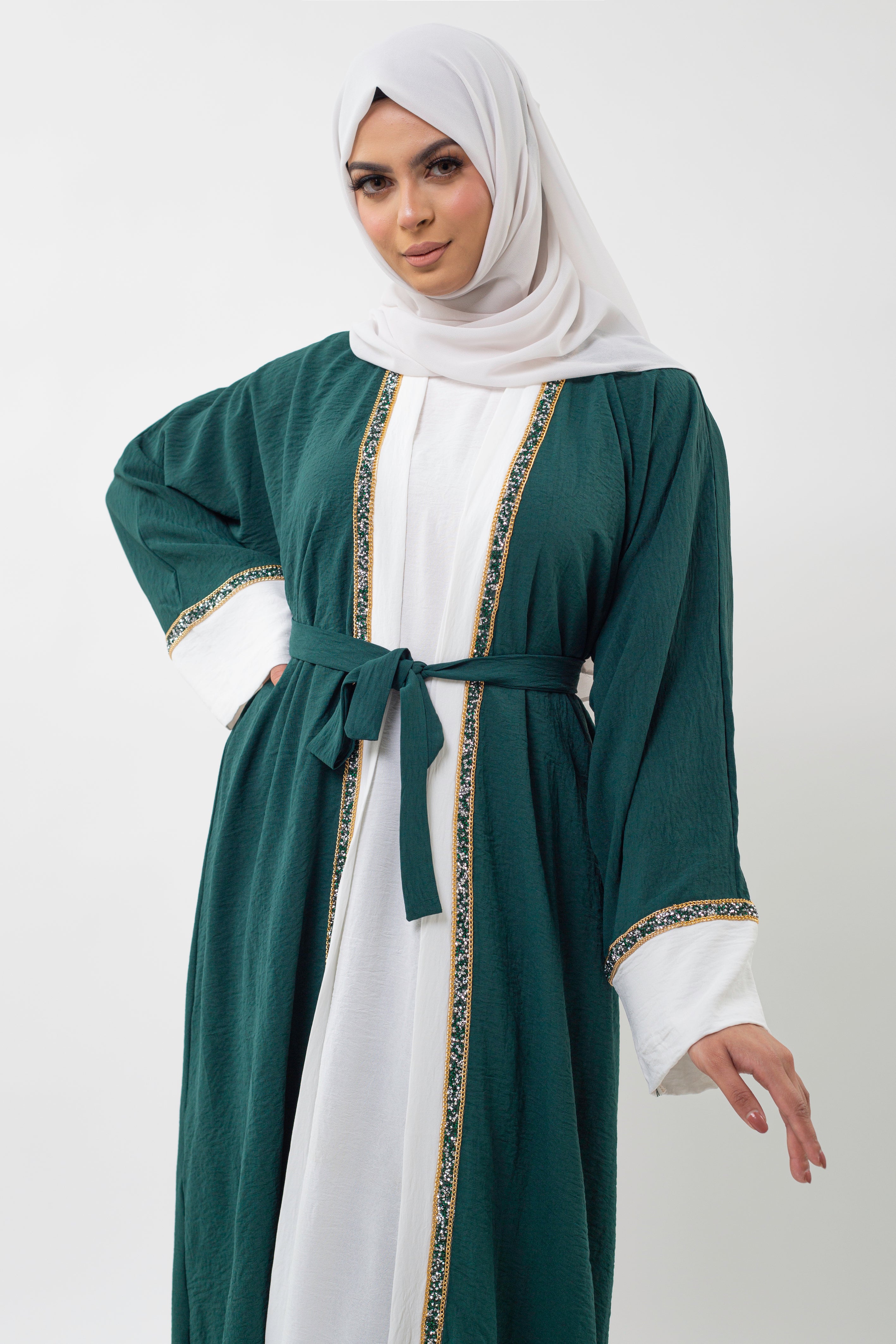 Embracing the Abaya in Summer: Modesty and Style in Hot Weather