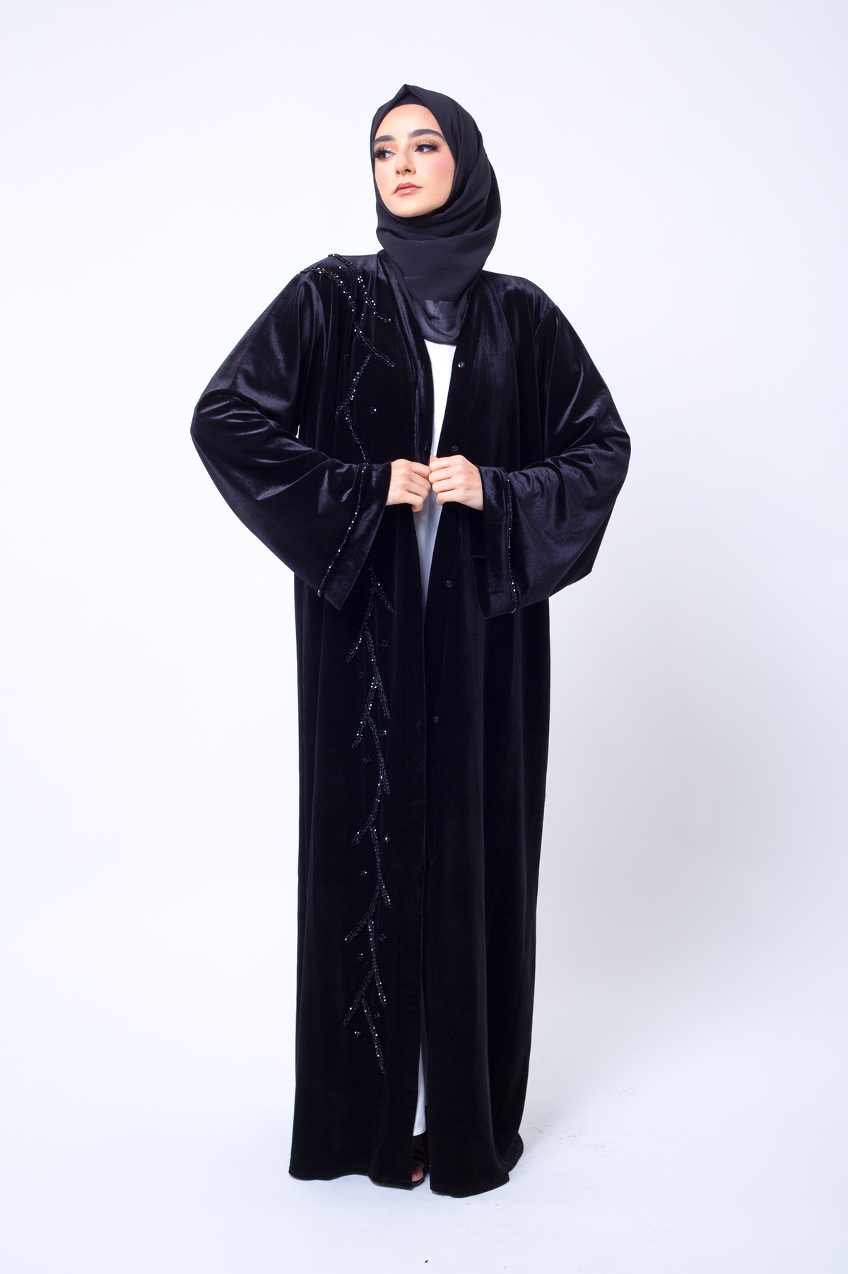 Abaya en velours noir premium avec strass noirs